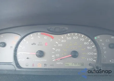 2004 Toyota Sequoia Sr5 V8 z USA, uszkodzony, nr VIN 5TDZT34A54S233684